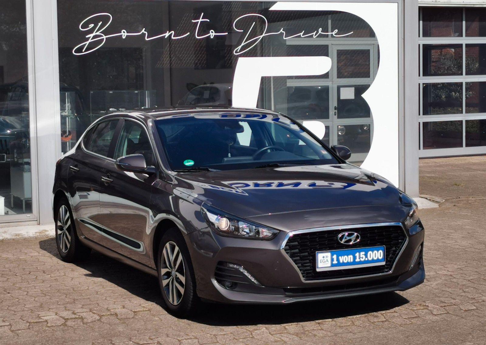 HYUNDAI i30 1.4 T-GDI Premium Fastback PDC KAM Garantie